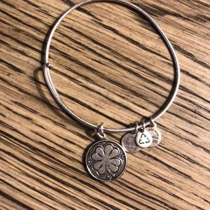 Alex and Ani 4 leaf clover bracelet